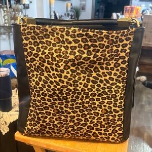 Chic Leopard Print Shoulder Bag